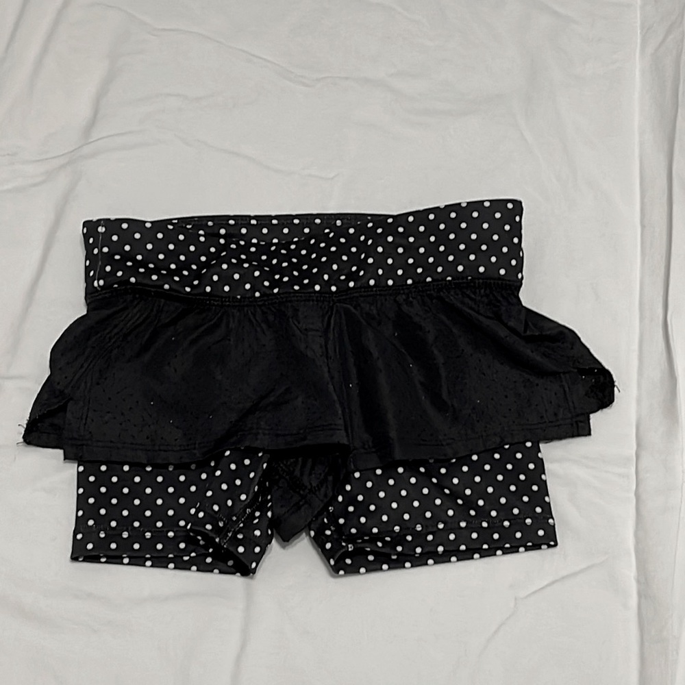 Girl’s polka dot activewear shorts. Size XS (4/5).